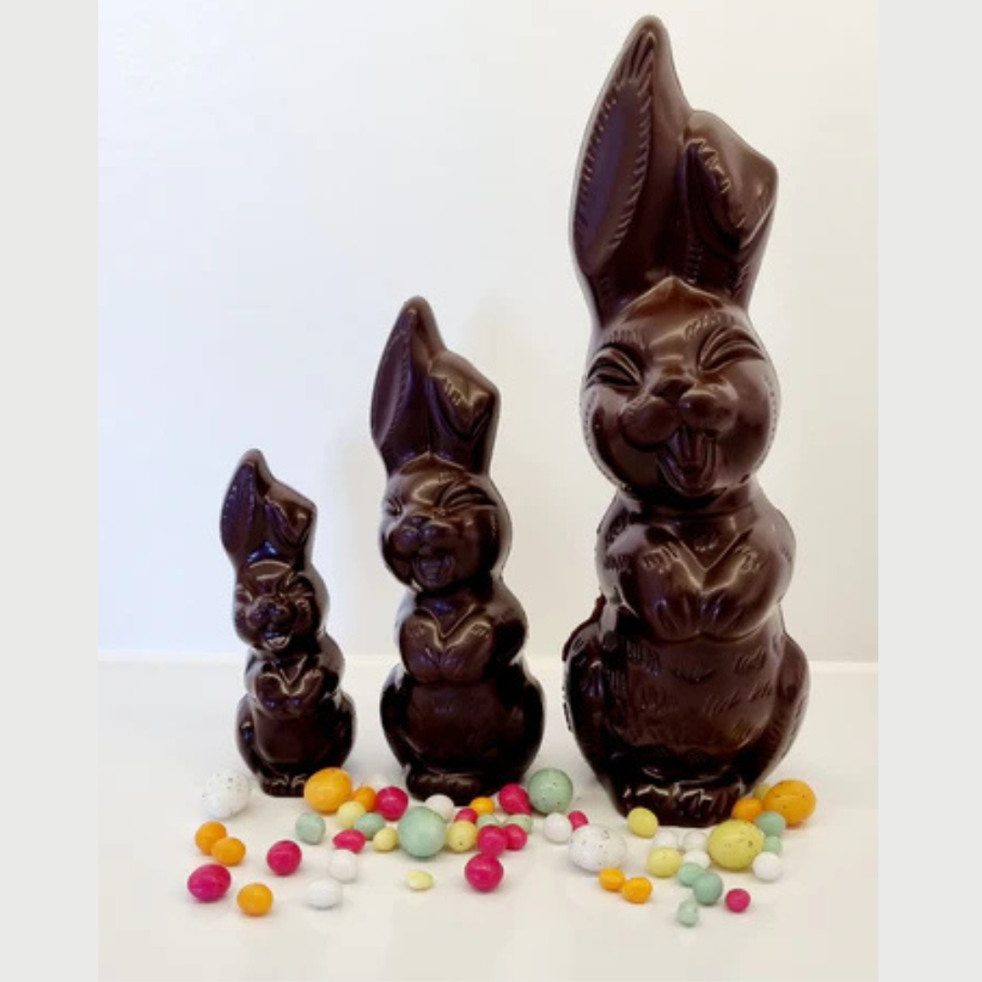 Lachend haasje PUUR- chocolade figuur