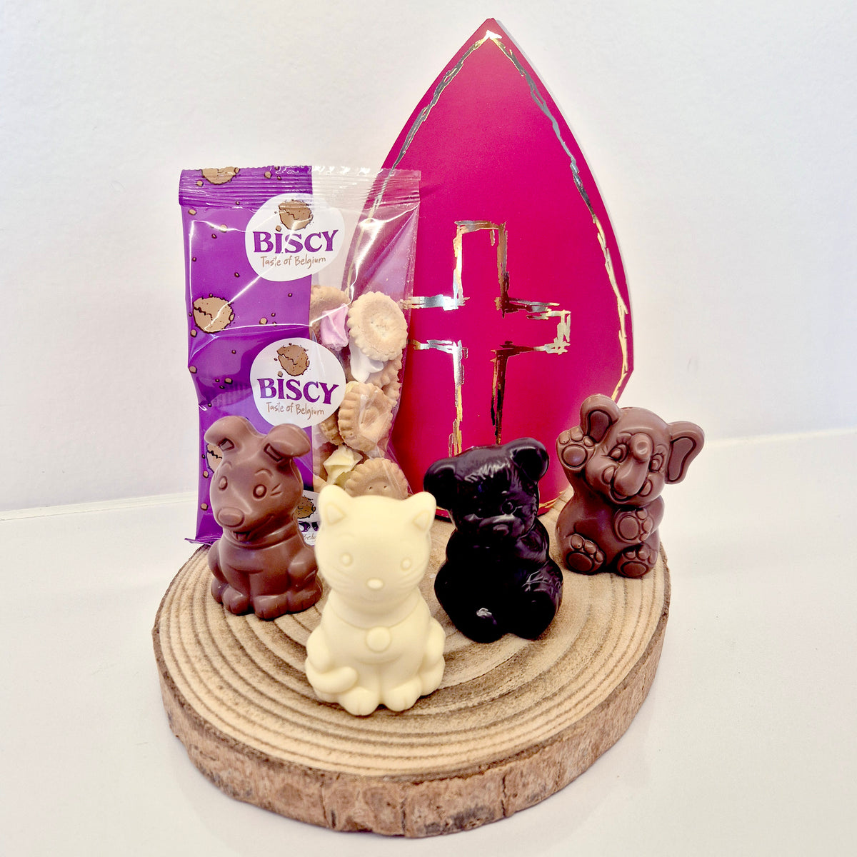 Mijter van de Sint gevuld met lekkers