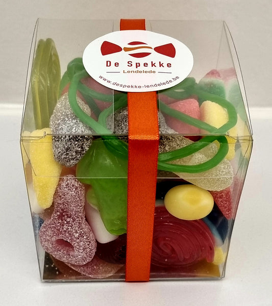 Klassevol cellodoosje gevuld met snoepjes