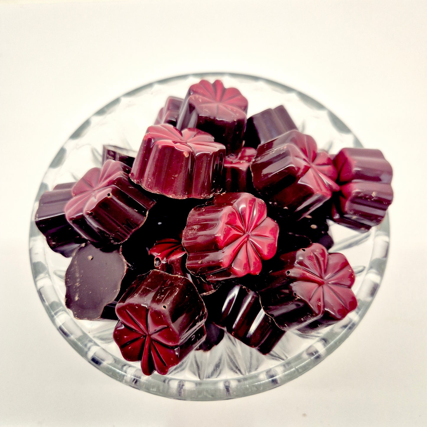 Praline - Klavertje vier puur gevuld met framboosganache